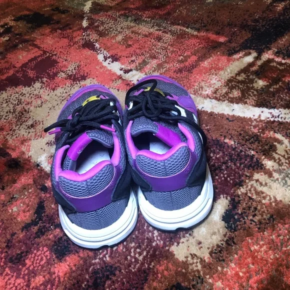 Adidas Sneakers in Purple and Black - Picture 5 of 9